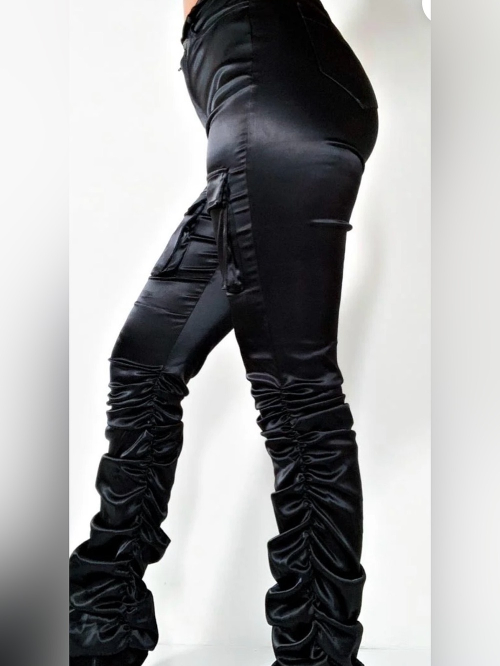 AKIRA Black Satin Ruched Cargo Skinny Pants size M